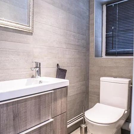 Comfortable And Bright 50 M In 10th